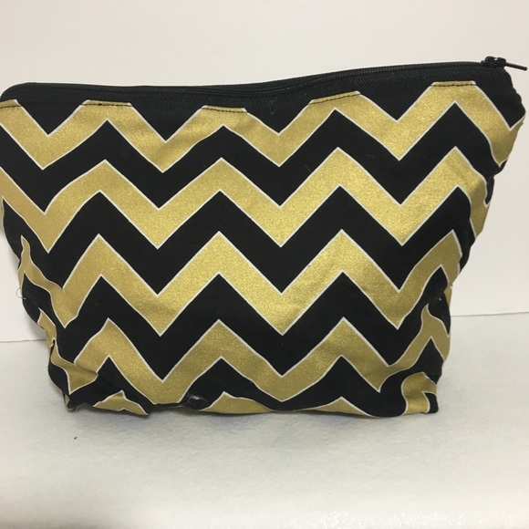 Gold chevron makeup bag - Picture 4 of 5